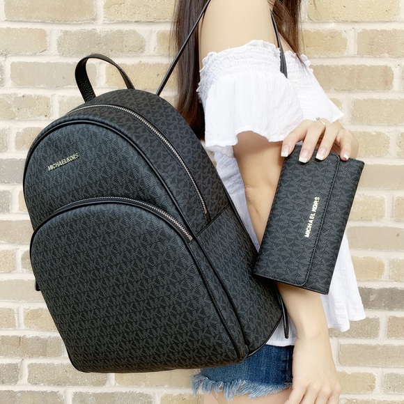 Michael Kors Handbags - Bundle💕NWT Michael Kors Backpack &Wallet